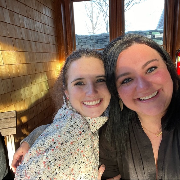 Meet your Posher, Debbie - Picture 1 of 4